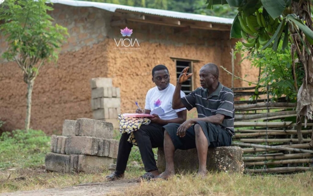 Viola Diabetes Foundation Volunteer gathering Data from a people.